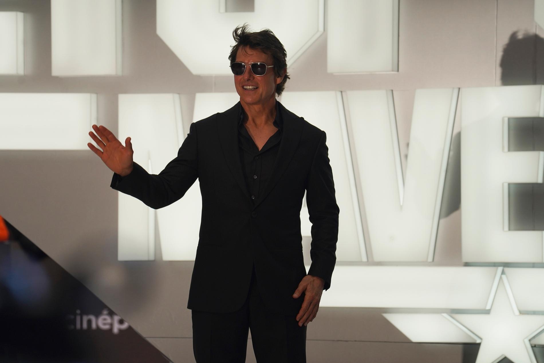 Tom Cruise på premiären av “Top Gun: Maverick” i Mexico City i början av maj. Nu stäms filmbolaget Paramount Pictures för upphovsrättsintrång.