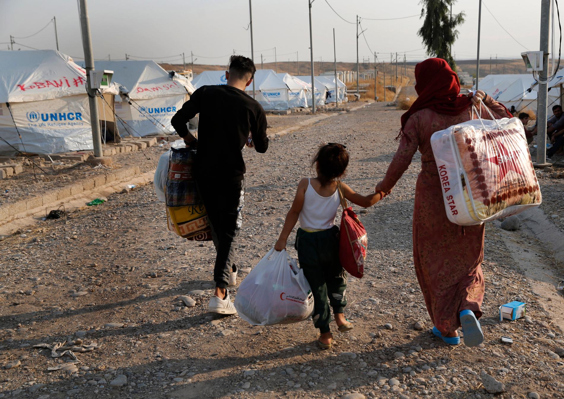 Hundratusentals människor har drivits på flykt sedan Turkiet inledde sin offensiv i Syrien.