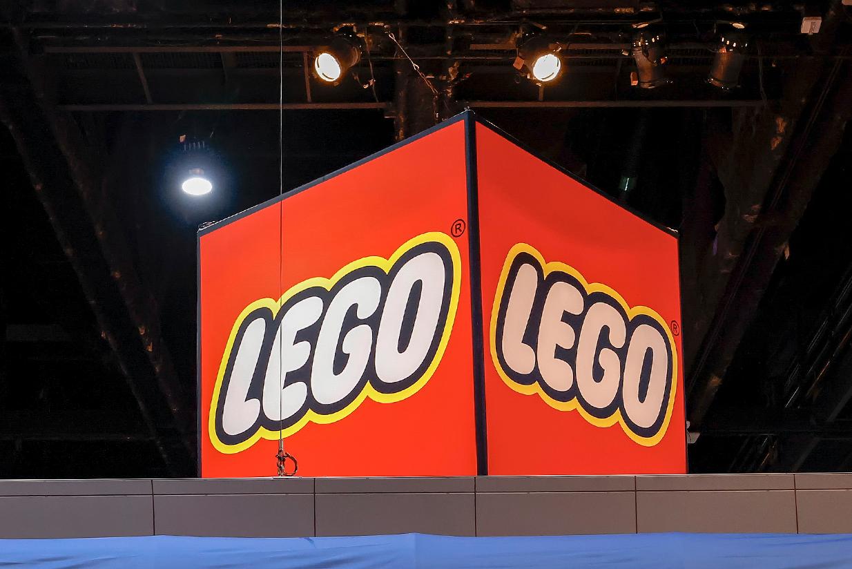 Lego gör film med Pharrell Williams 
