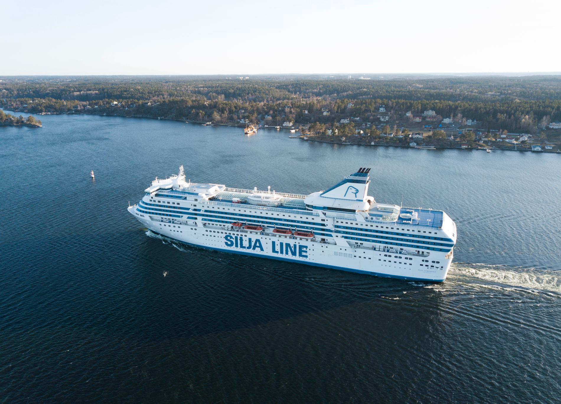 Det är fartyget Silja Symphony som kommer att ta passagerarna till Härnösand. Arkivbild.