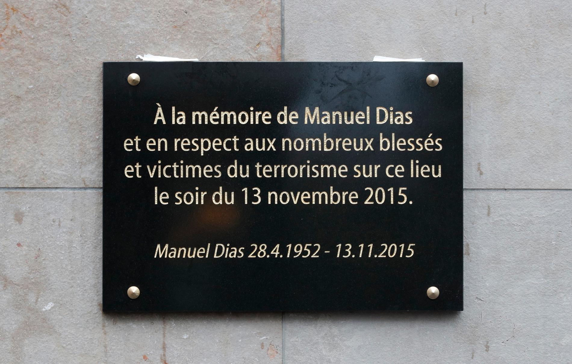 En minnestavla för Manuel Dias, som dog i terrordåden i Paris den 13 november 2015, finns uppsatt vid fotbollsarenan Stade de France. Arkivfoto.