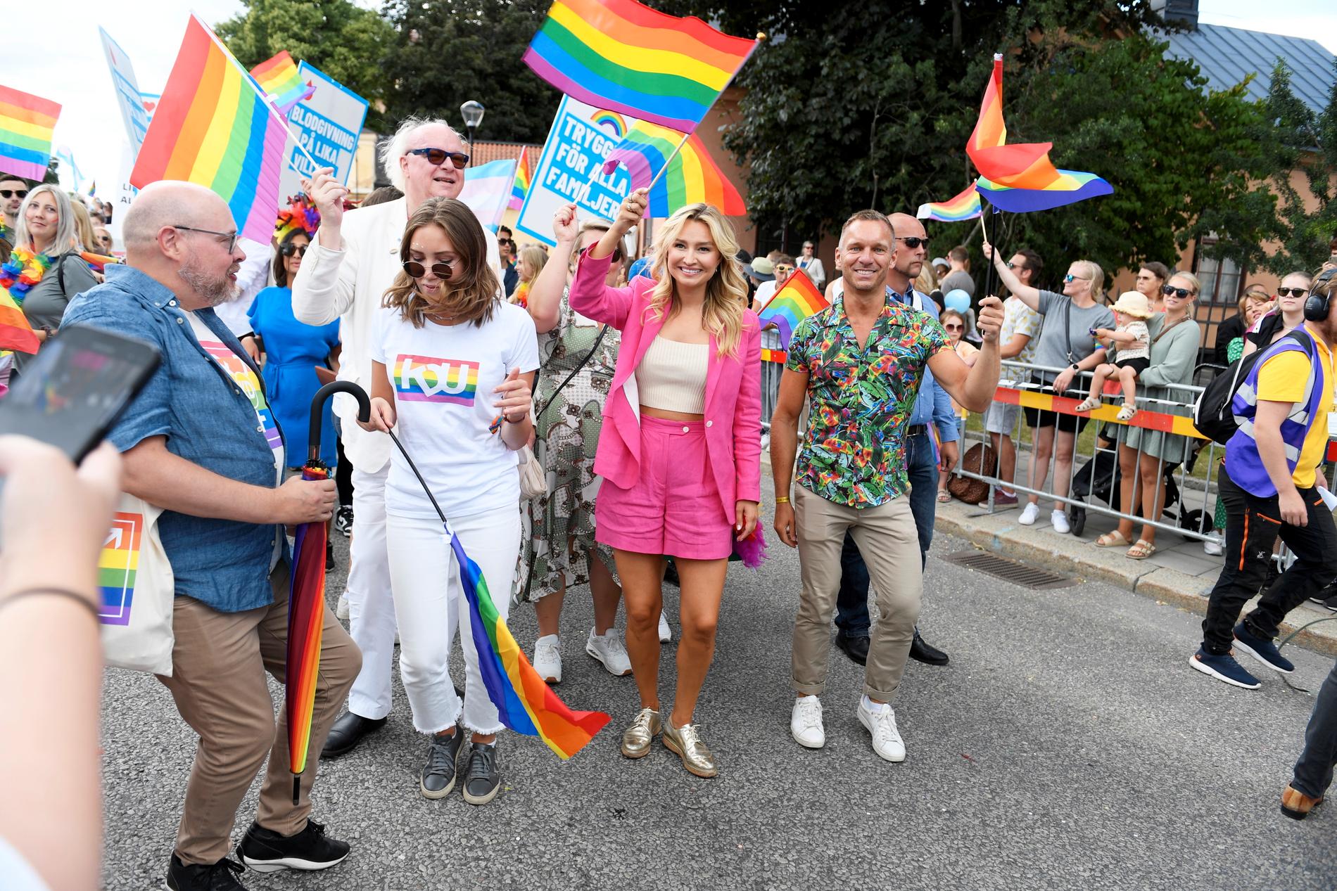 Kristdemokraternas partiledare Ebba Busch (KD) på 2022 års prideparade i Stockholm. I år har hon andra åtaganden och deltar inte.