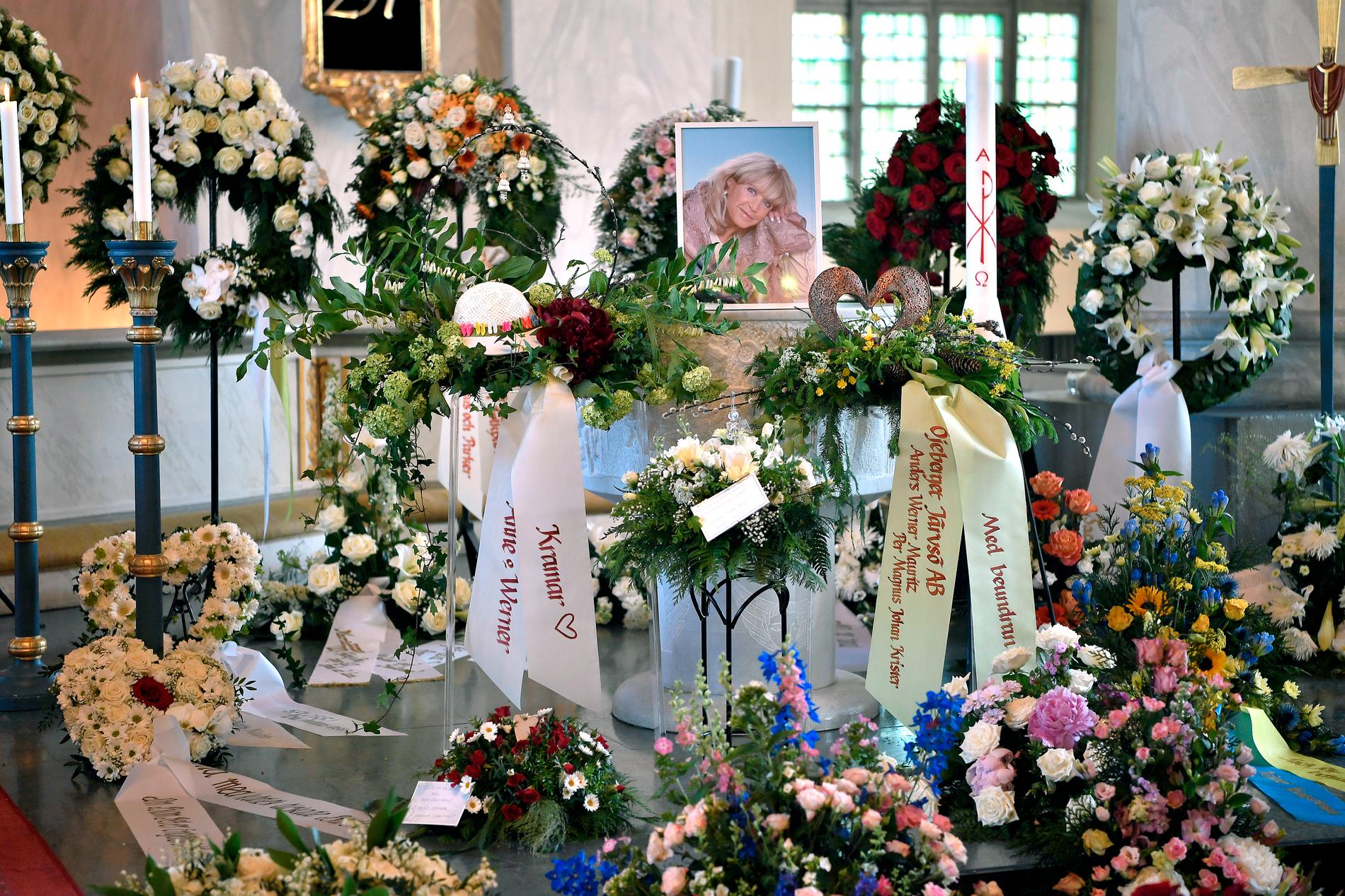 I dag måndag begravs Lill Babs Svensson i Järvsö kyrka.