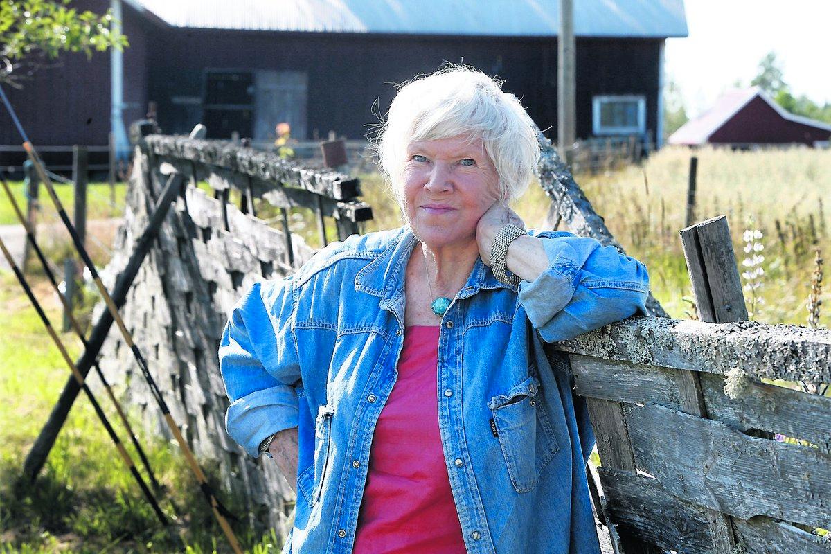 Birgitta Stenberg började trevande, men andra halvan av programmet berrör starkt när hon skildrar sin livskamrat Håkans bortgång.