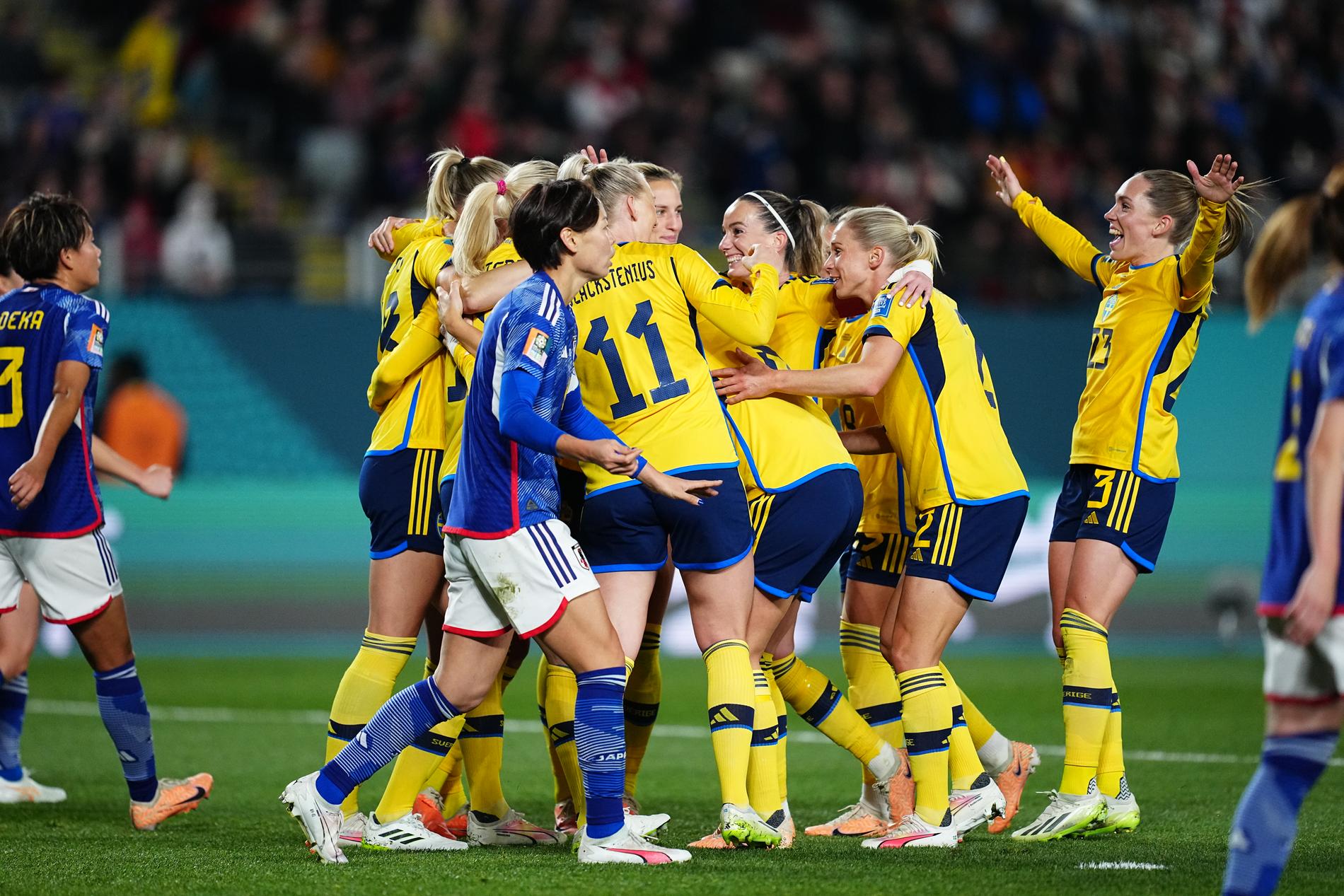 Sverige jublar efter 1–0-målet mot Japan.