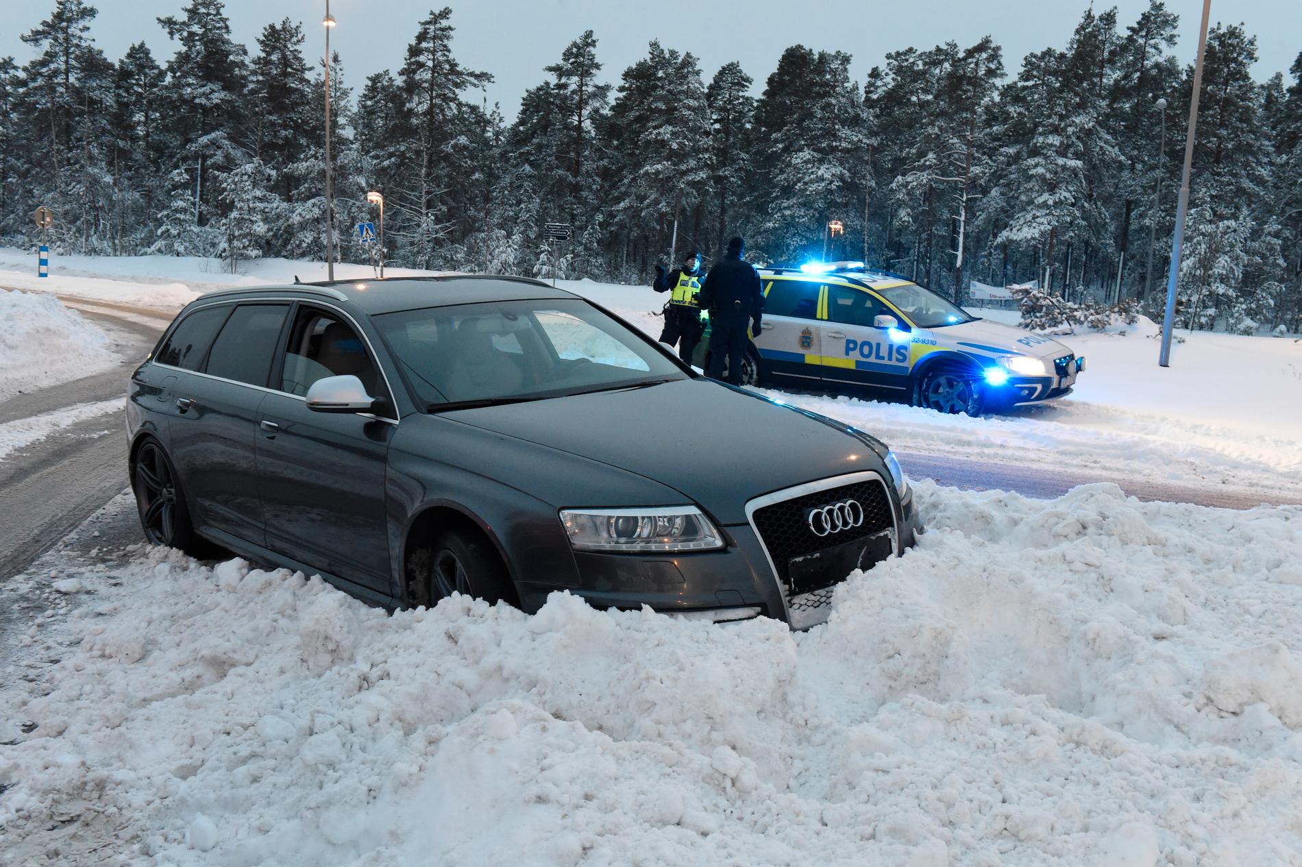 En stulen Audi hamnade i snödriva efter bilrån i januari.