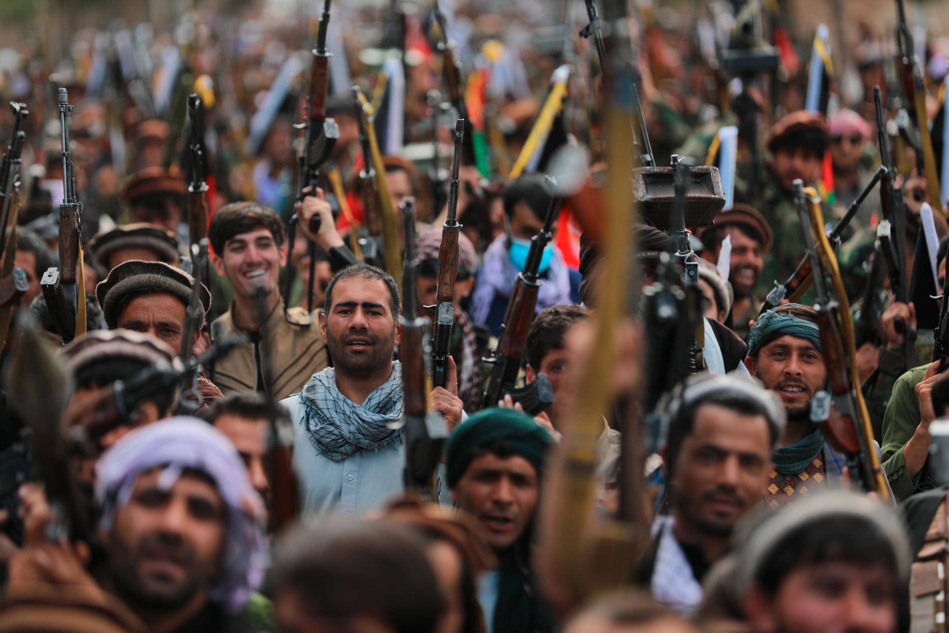 ”Ett eldupphör kan inledas först om vi kommit överens om att bilda en islamisk stat”, säger talibanernas talesperson Mohammad Naim.