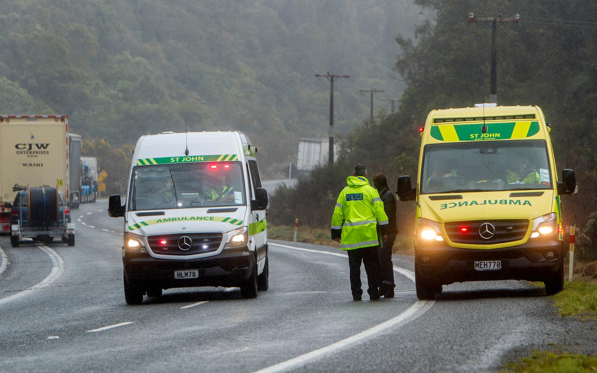 Ambulanser vid olycksplatsen utanför Rotorua i Nya Zeeland.