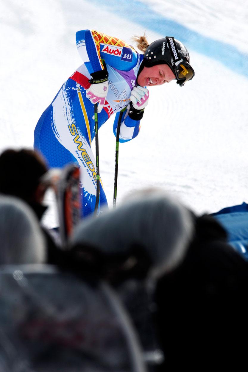 2008/2009 Efter hemma-VM i Åre kom Anja till Val d’Isére som regerande mästare i tre grenar och förhoppningarna var stora. Men Pärson körde ur i både super-G och superkombinationen och på fem starter blev det en niondeplats som bäst. Anja var med och slogs om världscupsegern efter mästerskapet, men amerikanskan Lindsey Vonn blev för svår och vann överlägset. Den 19 april meddelade Anja att hon avslutar karriären efter OS i Vancouver.