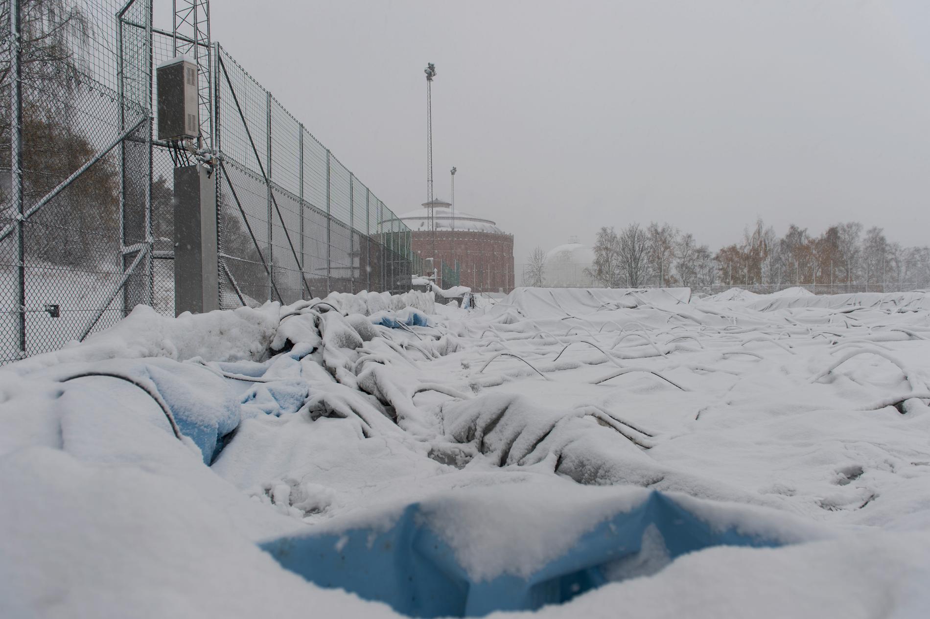 Tältet på Hjorthagens IP kollapsade även efter ett snöovänder i november 2016.