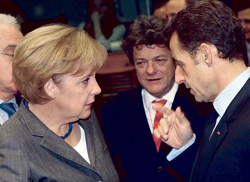 Enades till slut Tysklands förbundskansler Angela Merkel och Frankrikes president Nicolas Sarkozy under klimatförhandlingarna i EU. De enades om att EU ska minska utsläppen av växthusgaser med 20 procent.