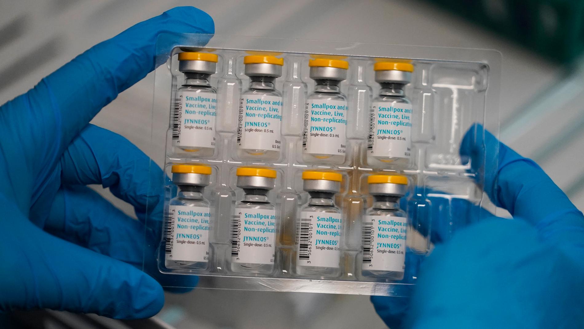I Sverige har man börjat vaccinera personer som exponerats för viruset.