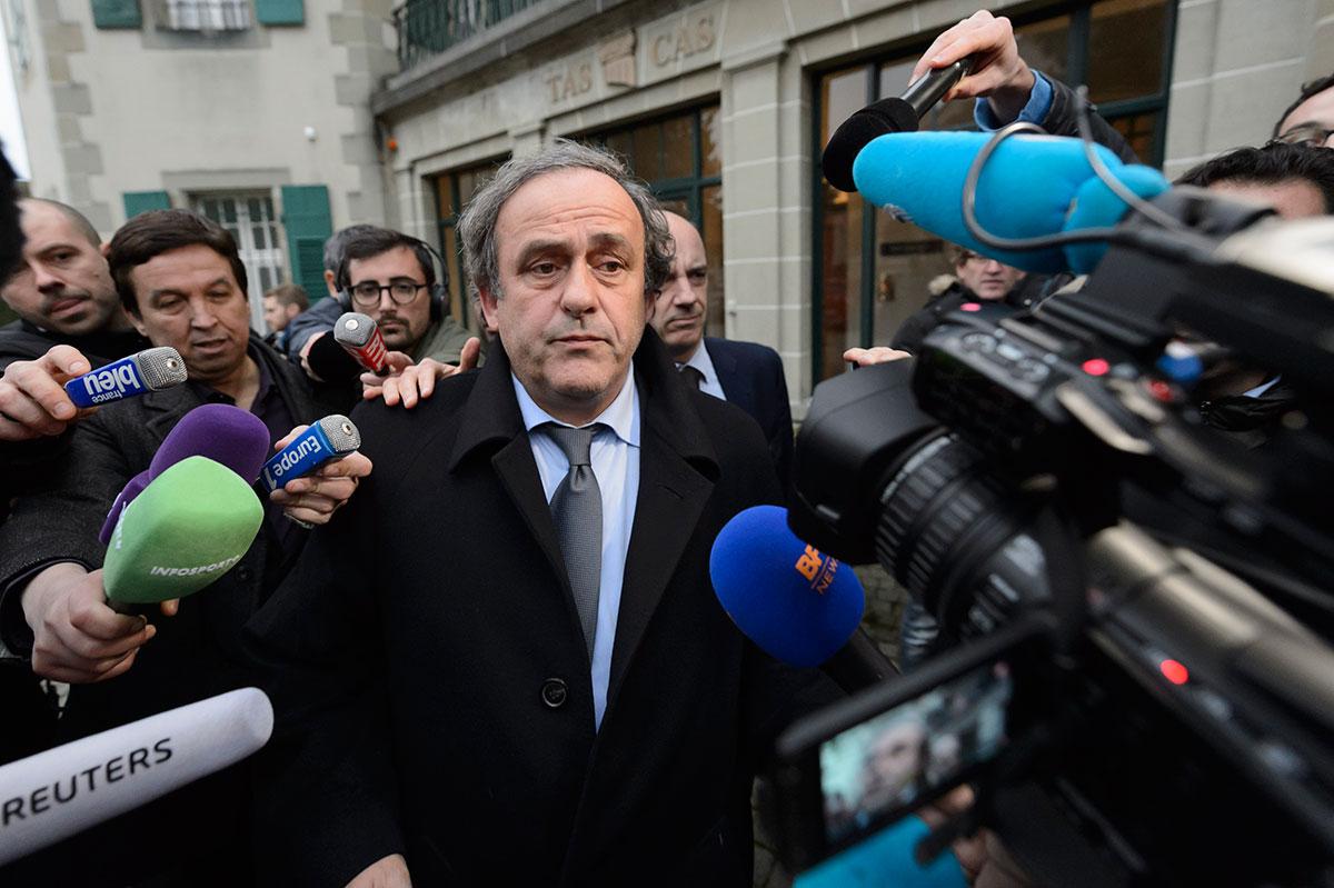 Michel Platini ska ha tagit emot en stor summa pengar av Blatter.