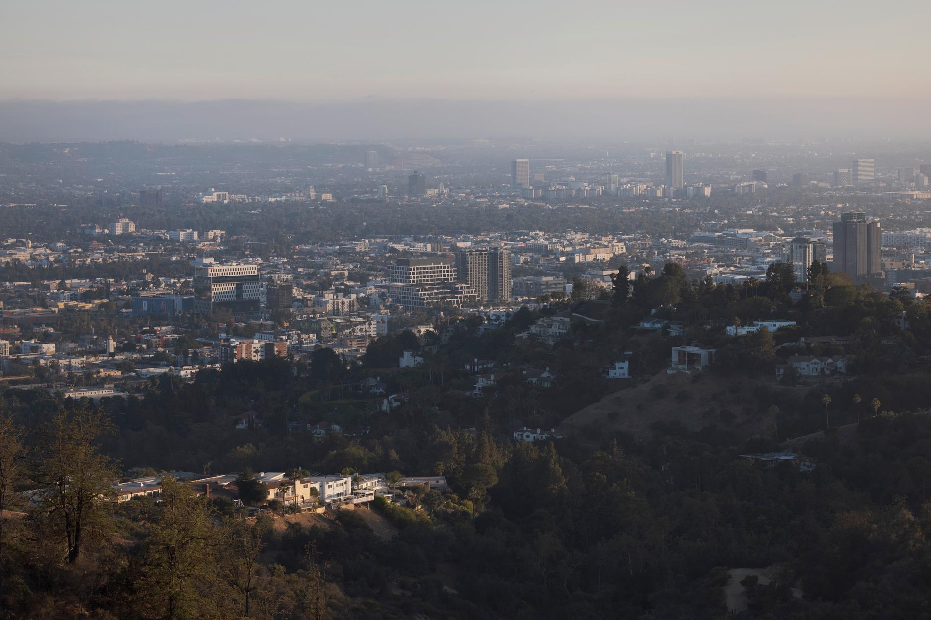 Utsikt över Los Angeles och Hollywood Hills. 