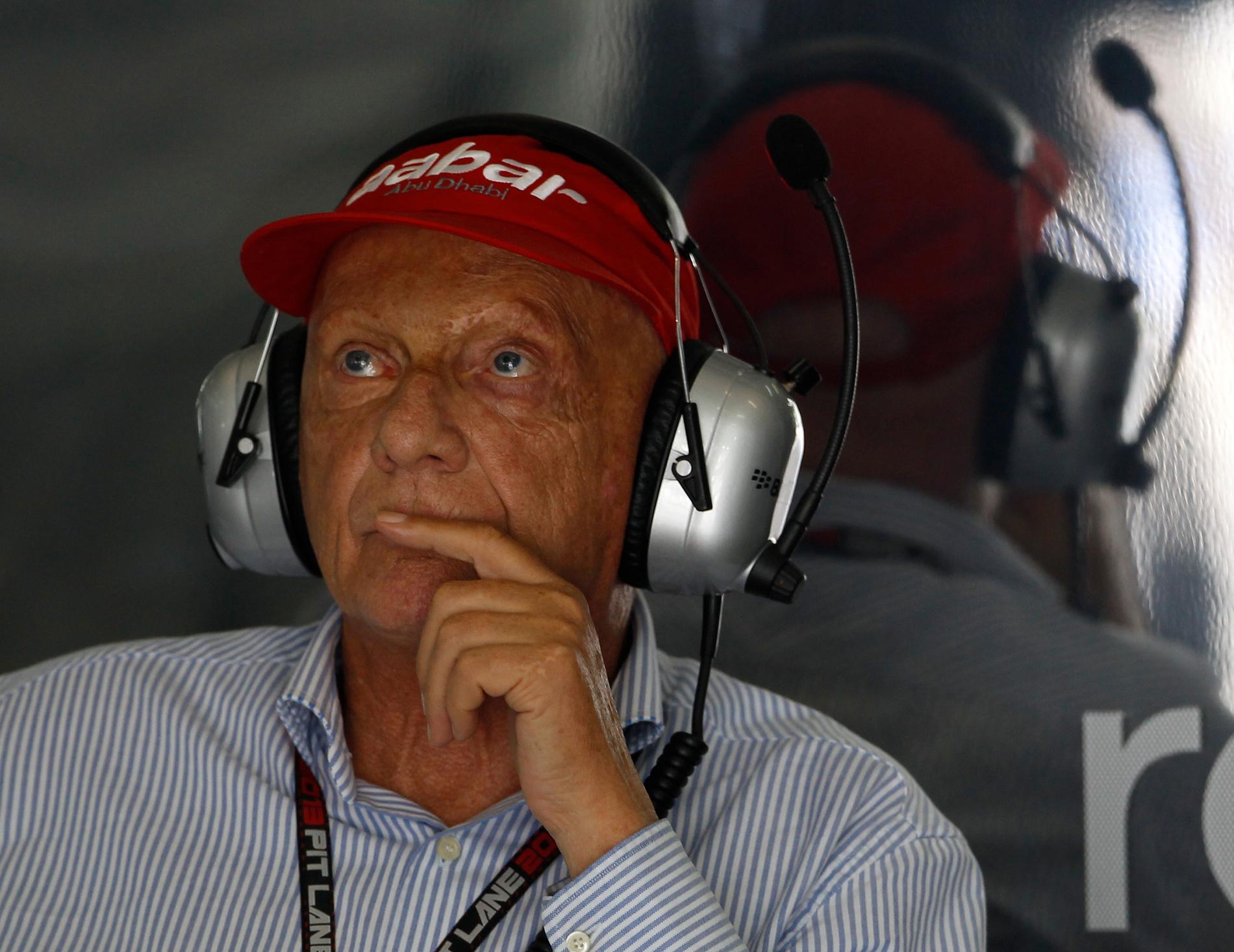 F1: Niki Lauda är vid medvetande. Andas själv efter lungtransplantationen.