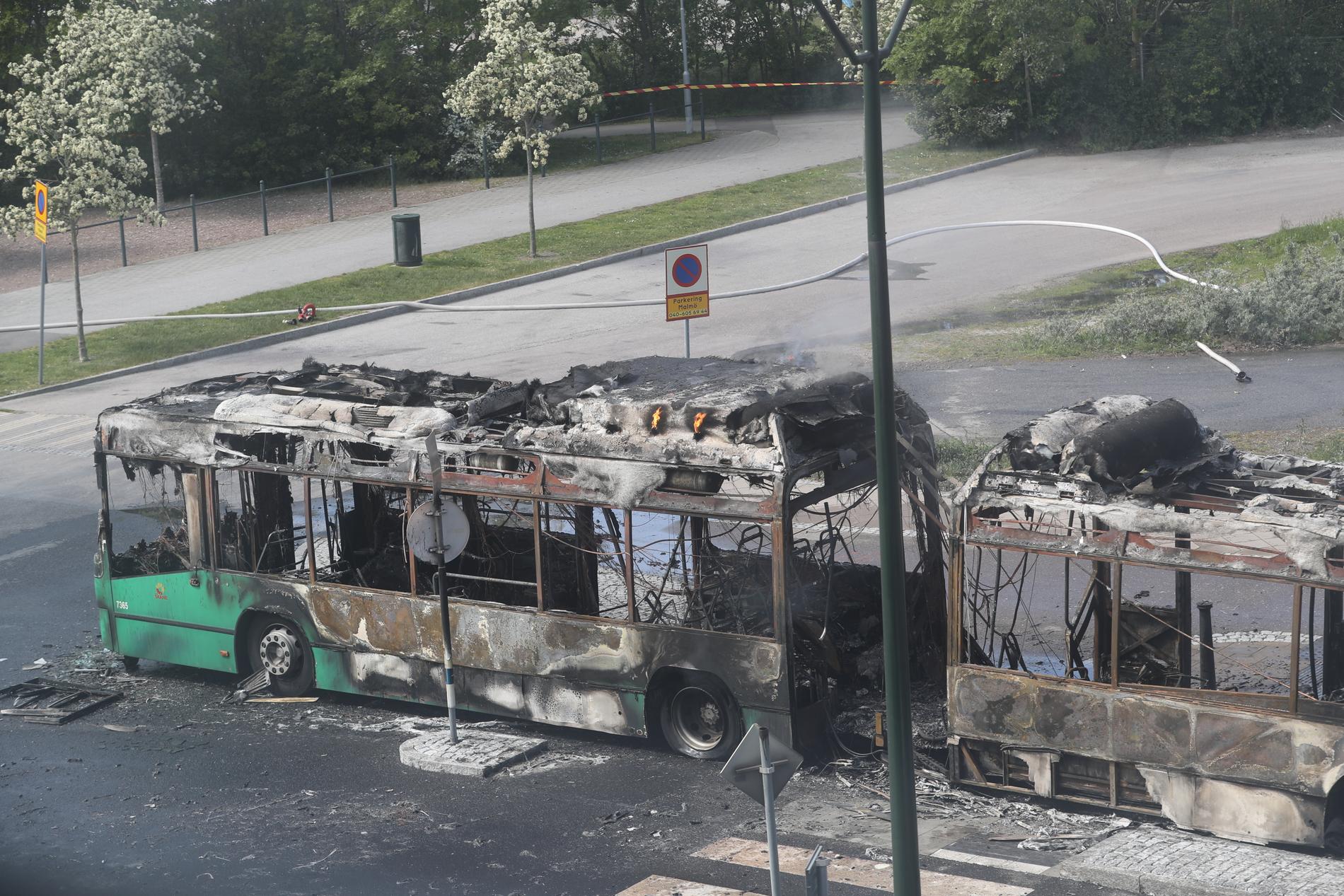 Arkivbild. Så här såg det ut när en gasbuss brann på Västra Varvsgatan den 29 maj i år.