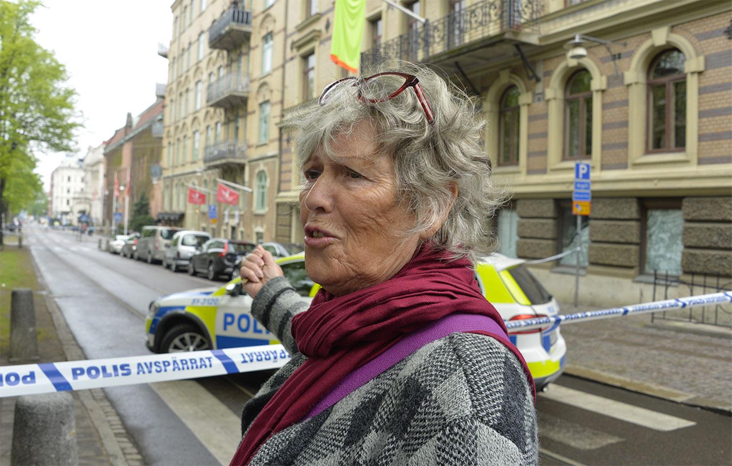 Gerd Böe, 68, hamnade mitt i dramatiken när hennes bil träffades av ett skott.