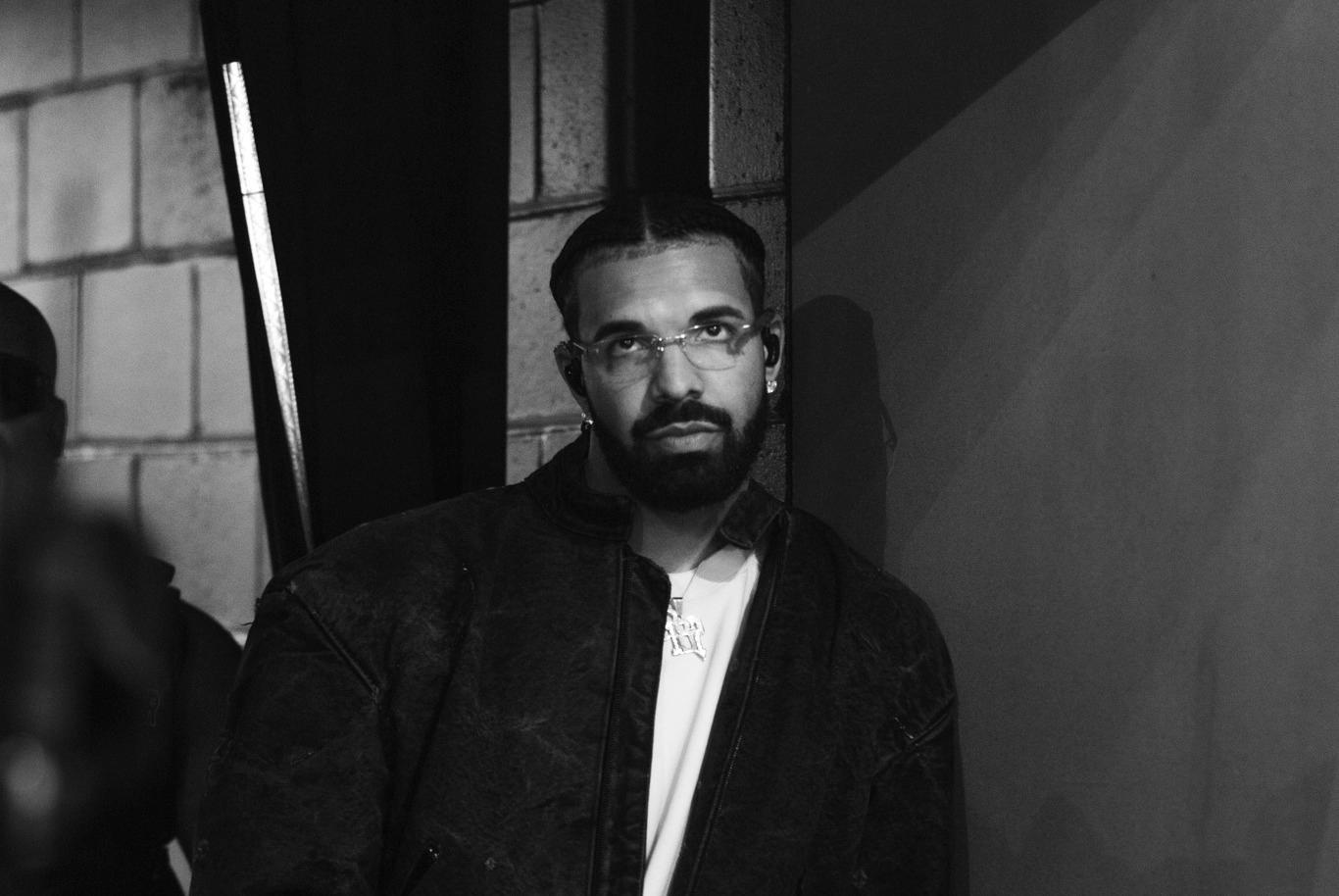 Drake väntas ta paus från musiken i minst ett år på grund av hälsoproblem. 