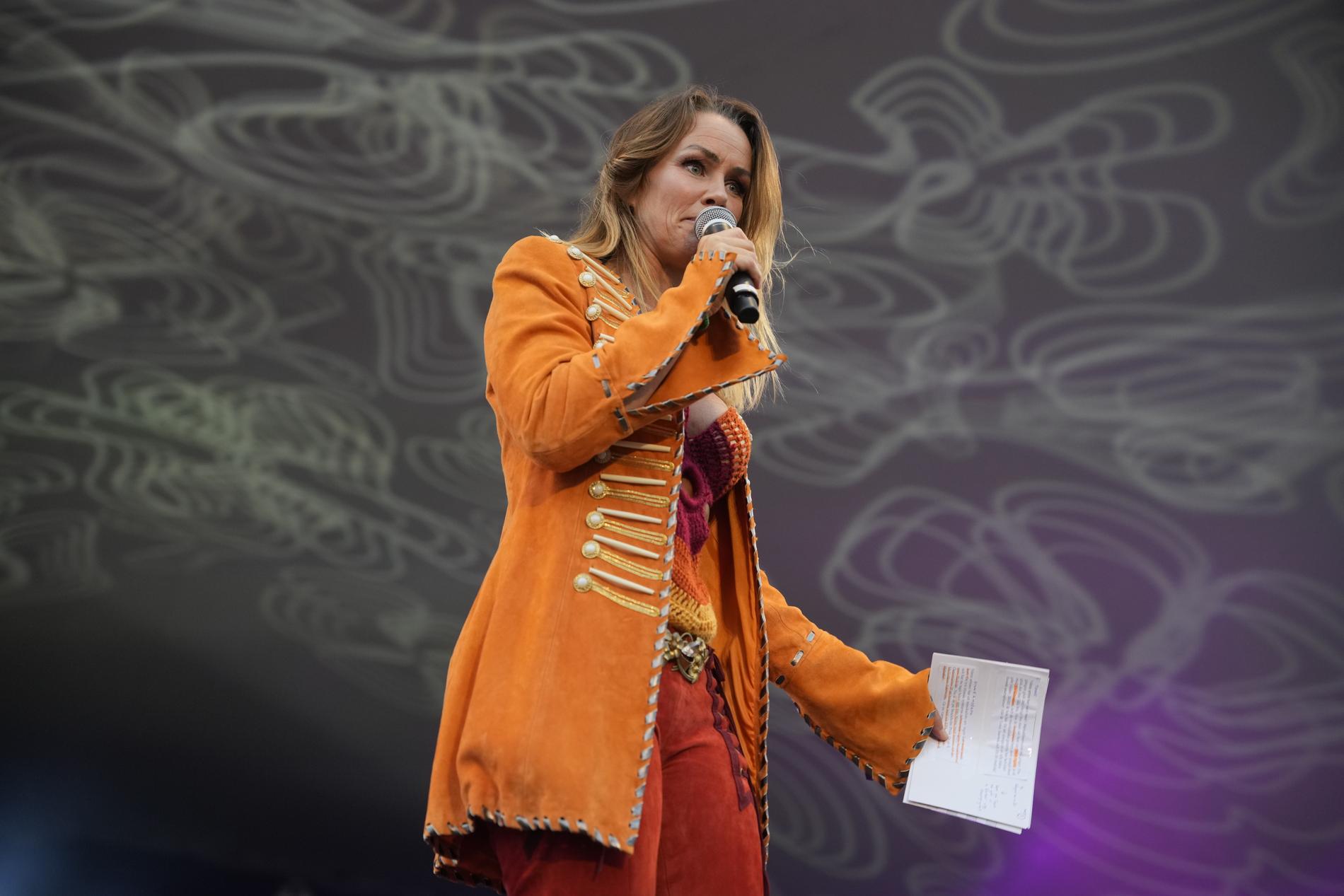 Linda Bengtzing leder Schlagerkvällen under Stockholm Pride.