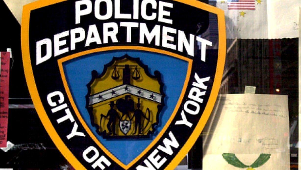 Vattenkastning mot poliser i New York har blivit het debatt. Arkivbild.