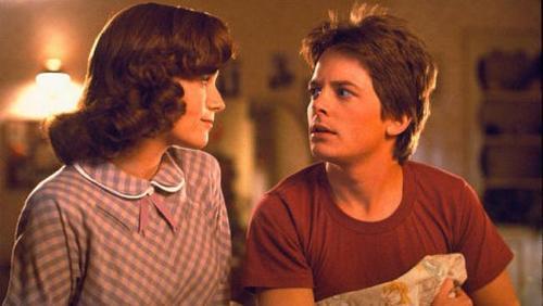 Lorraine (Lea Thompson) och Marty (Michael J Fox) i första filmen.