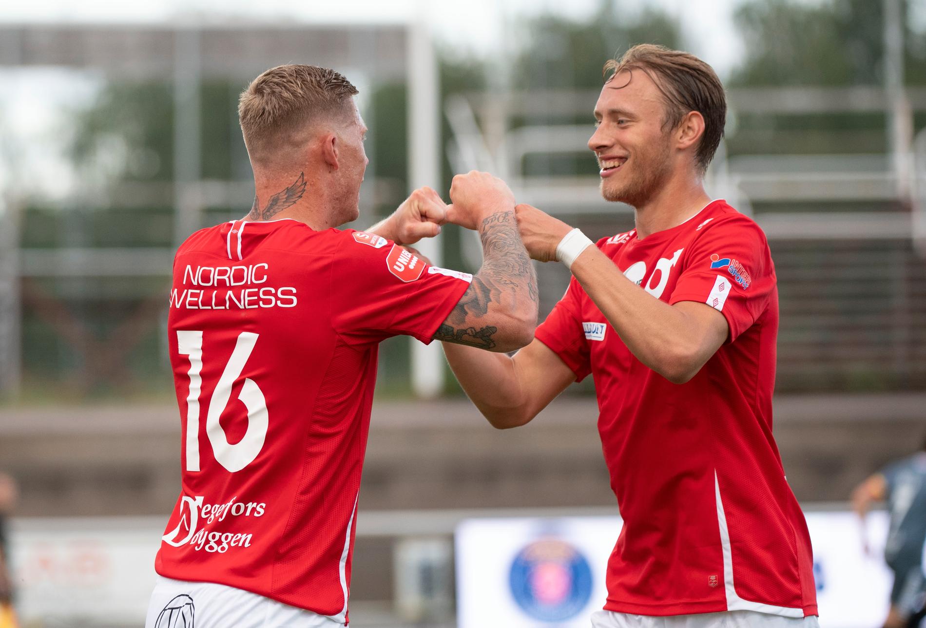 Villiam Dahlström (höger) gjorde två mål för Degerfors när AFC Eskilstuna besegrades med 5–0. Arkivbild.