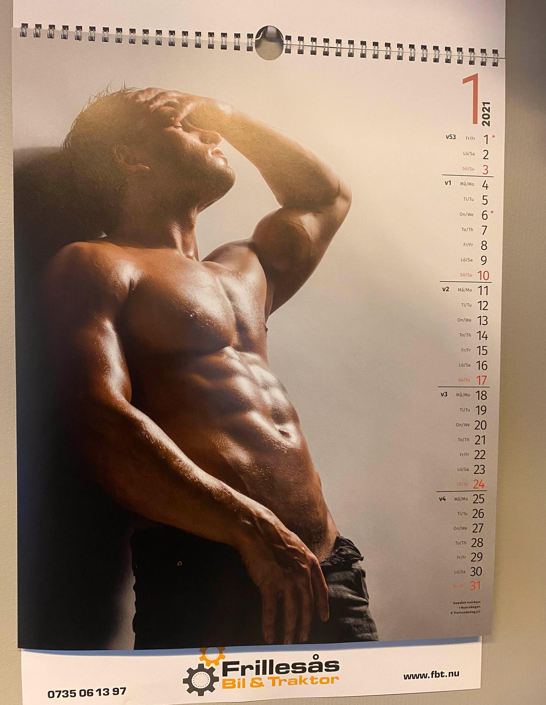 Vi har de här kalendrarna på vårt kontor både på män och kvinnor, säger ägaren.