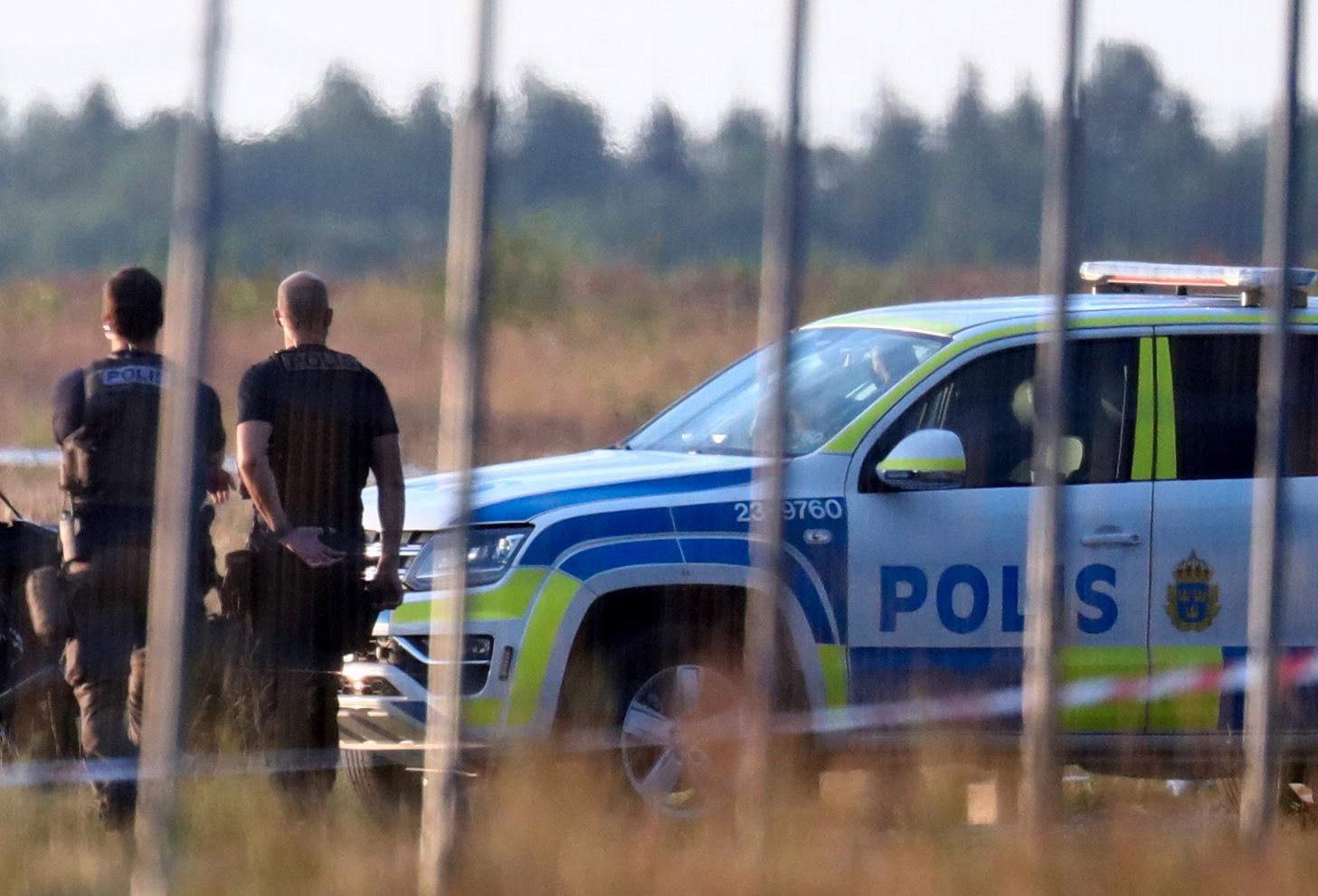 Ett flygplan med åtta fallskärmshoppare och en pilot ombord kraschade på torsdagskvällen i Örebro. 
