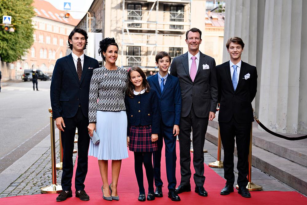 Prins Nikolai, prinsessan Marie, prinsessan Athena, prins Henrik, prins Joachim och prins Felix. Den 1 januari 2023 blir barnen av med sina kungliga titlar. 