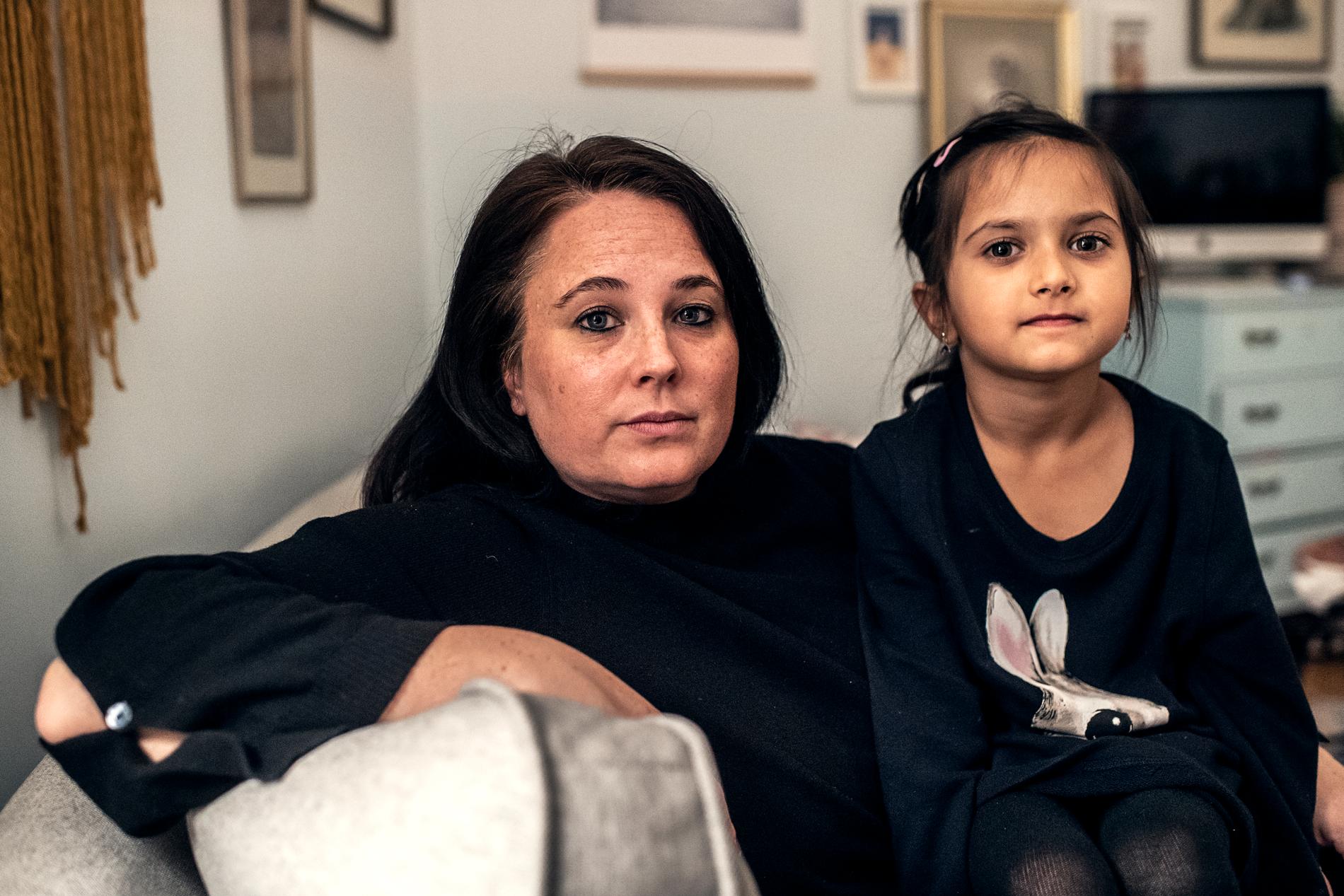 Michaela, 40, och hennes dotter Albertine, 6, anade ingenting när de åkte till Indien på semester i februari.