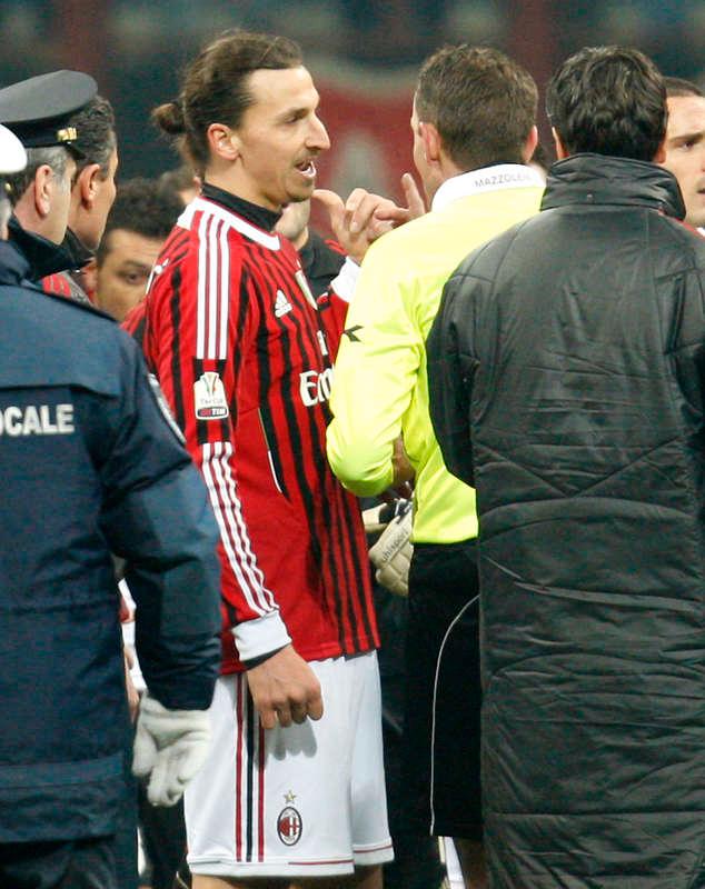 laddat möte Milan förlorade den första semifinalen mot Juventus med 1–2. I det griniga mötet hamnade Zlatan i bråk med Juventus målvakt Storari och petade honom i ansiktet.