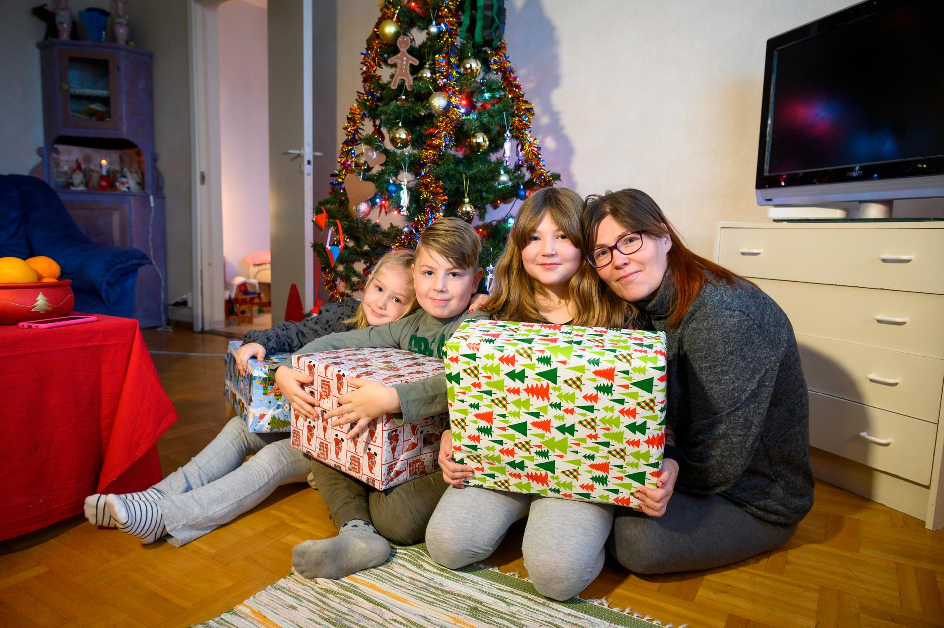 Efter texten i Aftonbladet har Carina Nilsson och barnen fått lite pengar i gåva, bland annat från en gospelskör och från några okända givare. 