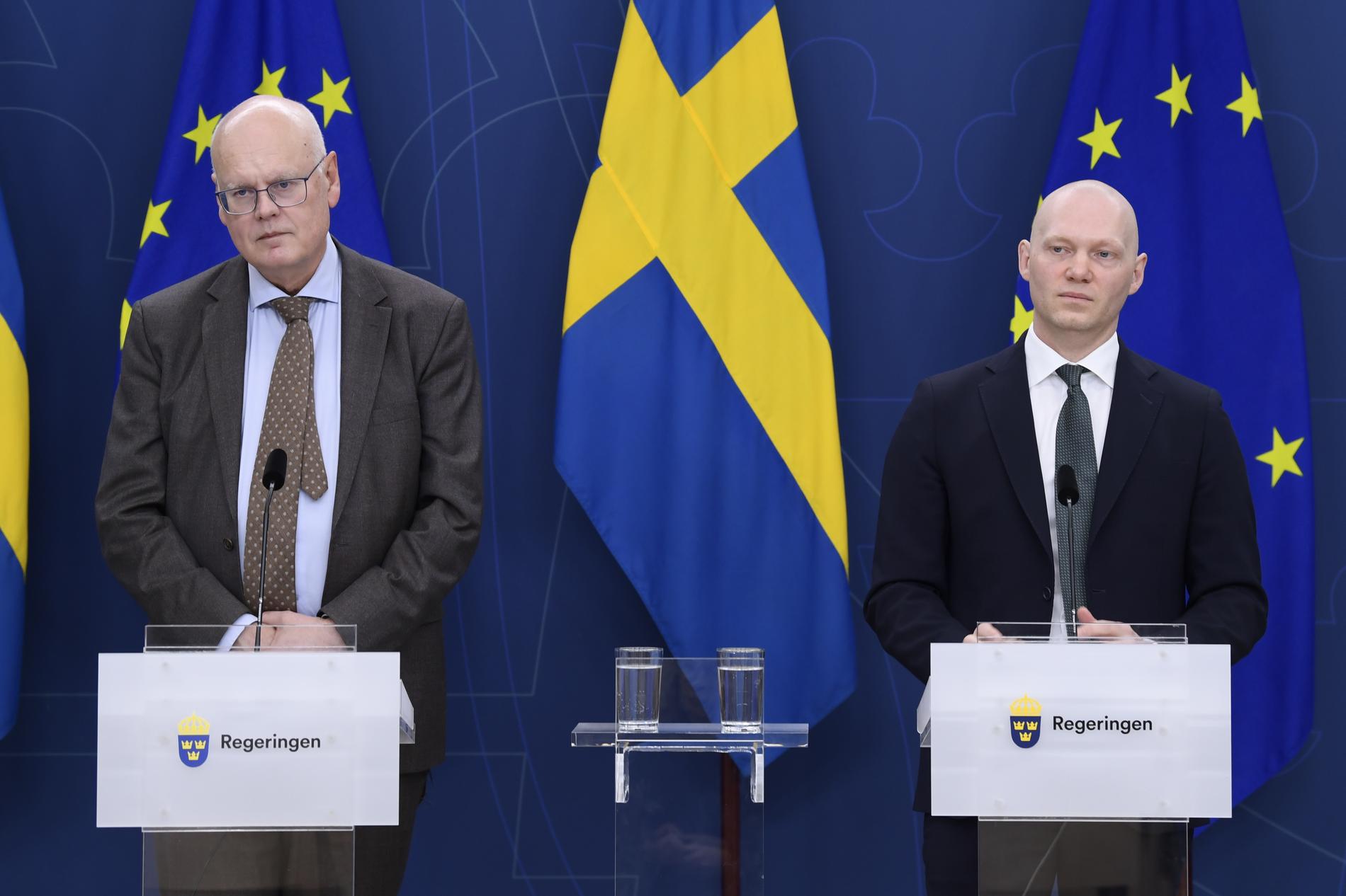 Mats Dillén ordförande för kärnavfallsfonden ska utreda finansieringen kring nya kärnkraftverk. Här med finansmarknadsminister Niklas Wykman (M).