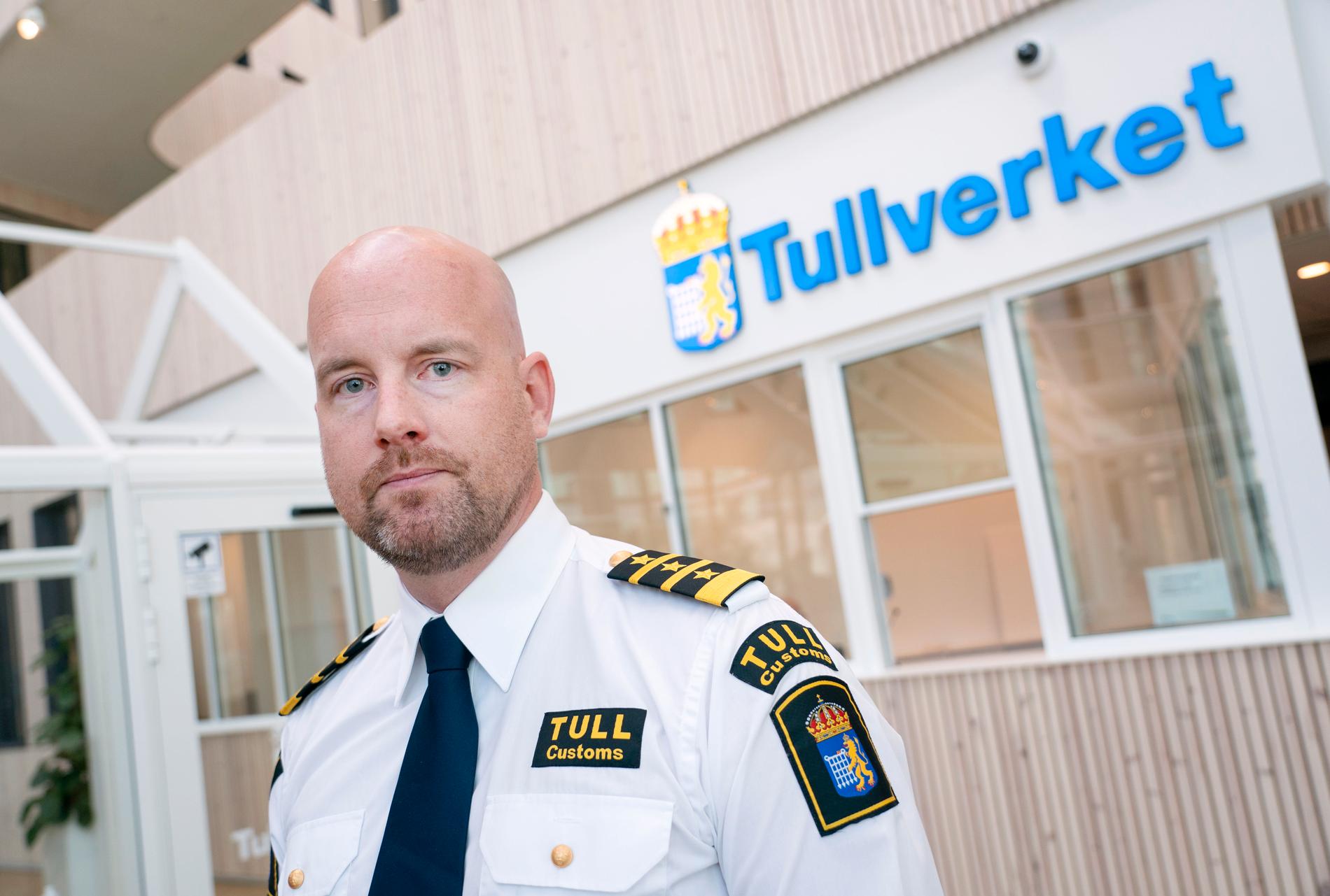 "Det ligger nära till hands att tro att det är fler rattfulla ekipage som kommer in på våra vägar nu", säger Oscar Lindvall, tillförordnad chef för tullkriminalen i södra Sverige. Arkivbild.