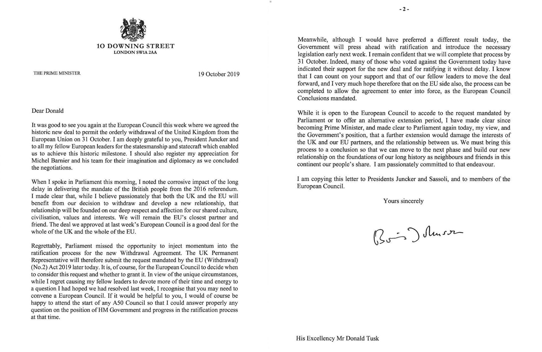 Boris Johnson skickade tre brev till EU.