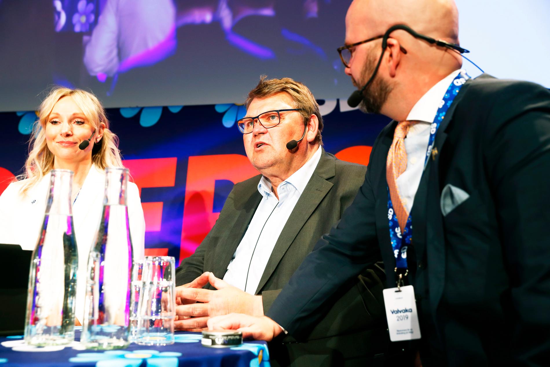 Peter Lundgren (i mitten), Sverigedemokraterna. 