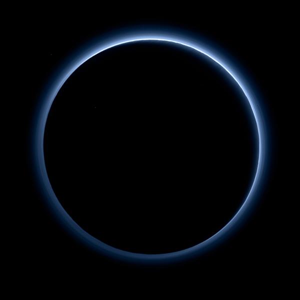 Plutos blå himmel
