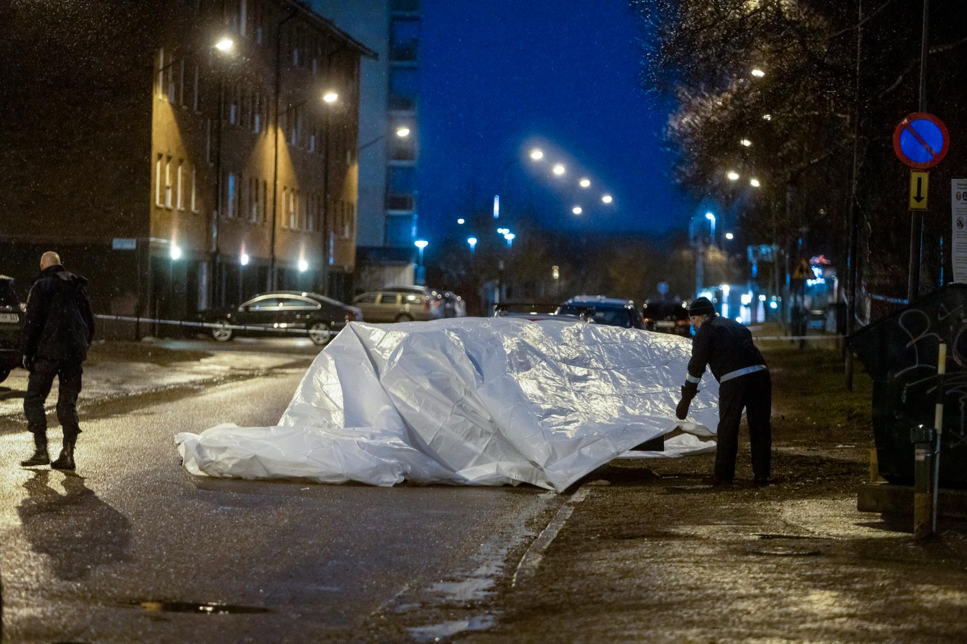 En man har skjutits till döds i Borlänge.