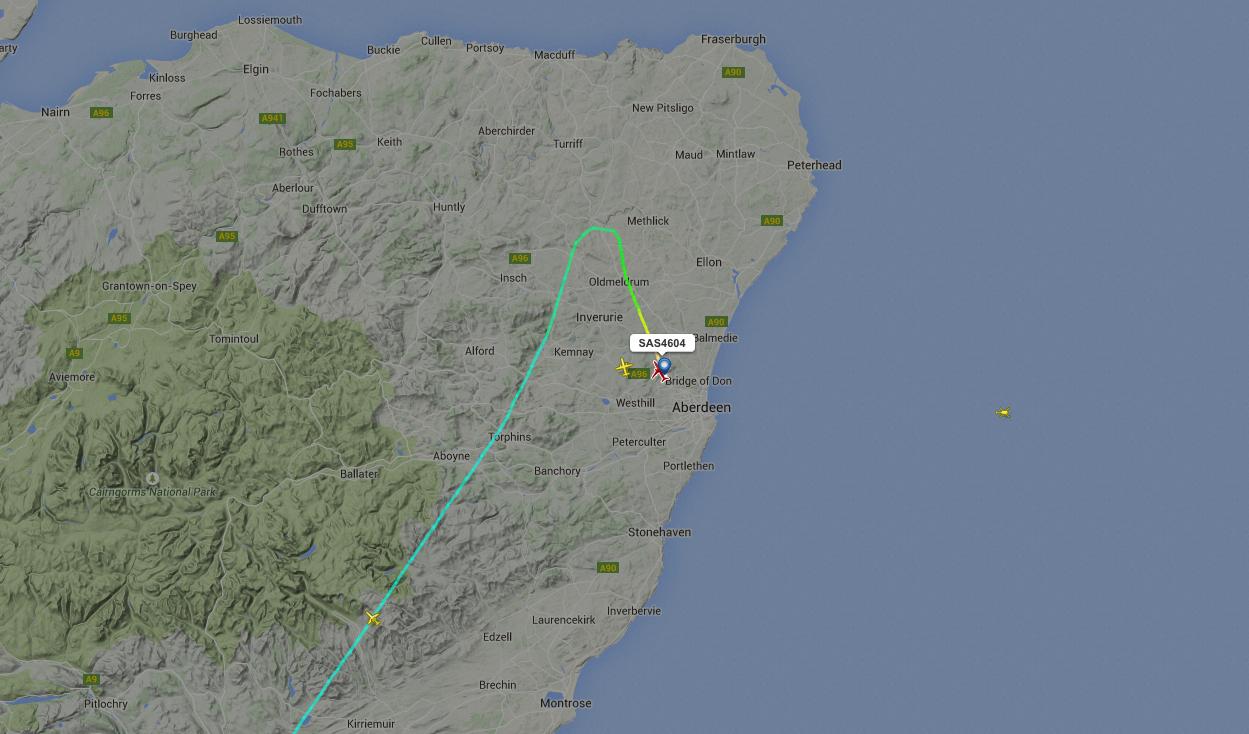 SAS-planet tvingades vända om och landa i Aberdeen efter problem med lufttrycket ombord. Foto: Flightradar24.com