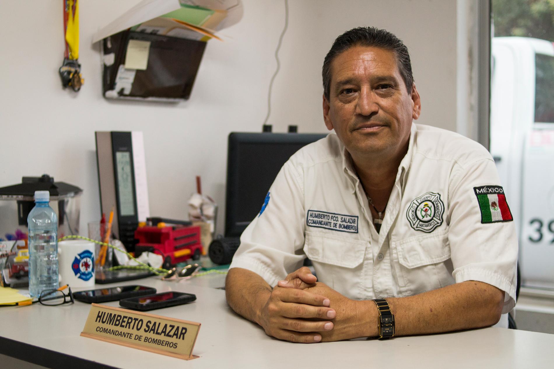 Humberto Salazar är chef över brandmännen på Räddningstjänsten i Matamoros och deltog i södandet efter Óscar Alberto Martínez Ramírez och dottern Angie Valeria.