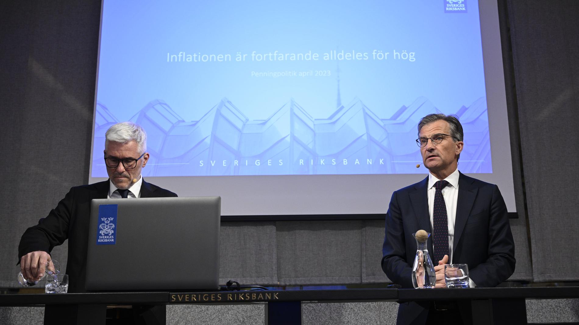 Mattias Erlandsson,  tillförordnad chef för avdelningen för penningpolitik och riksbankschefen Erik Thedéen.