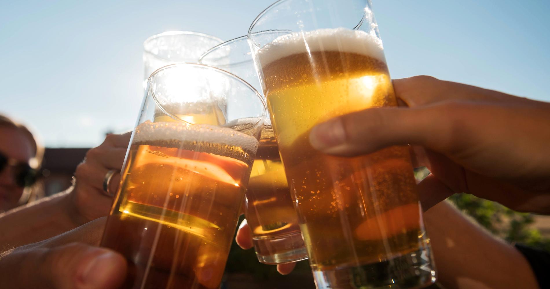 Den som vill dricka öl till samma pris som i dag bör enligt forskarna fokusera mer på klimatet.