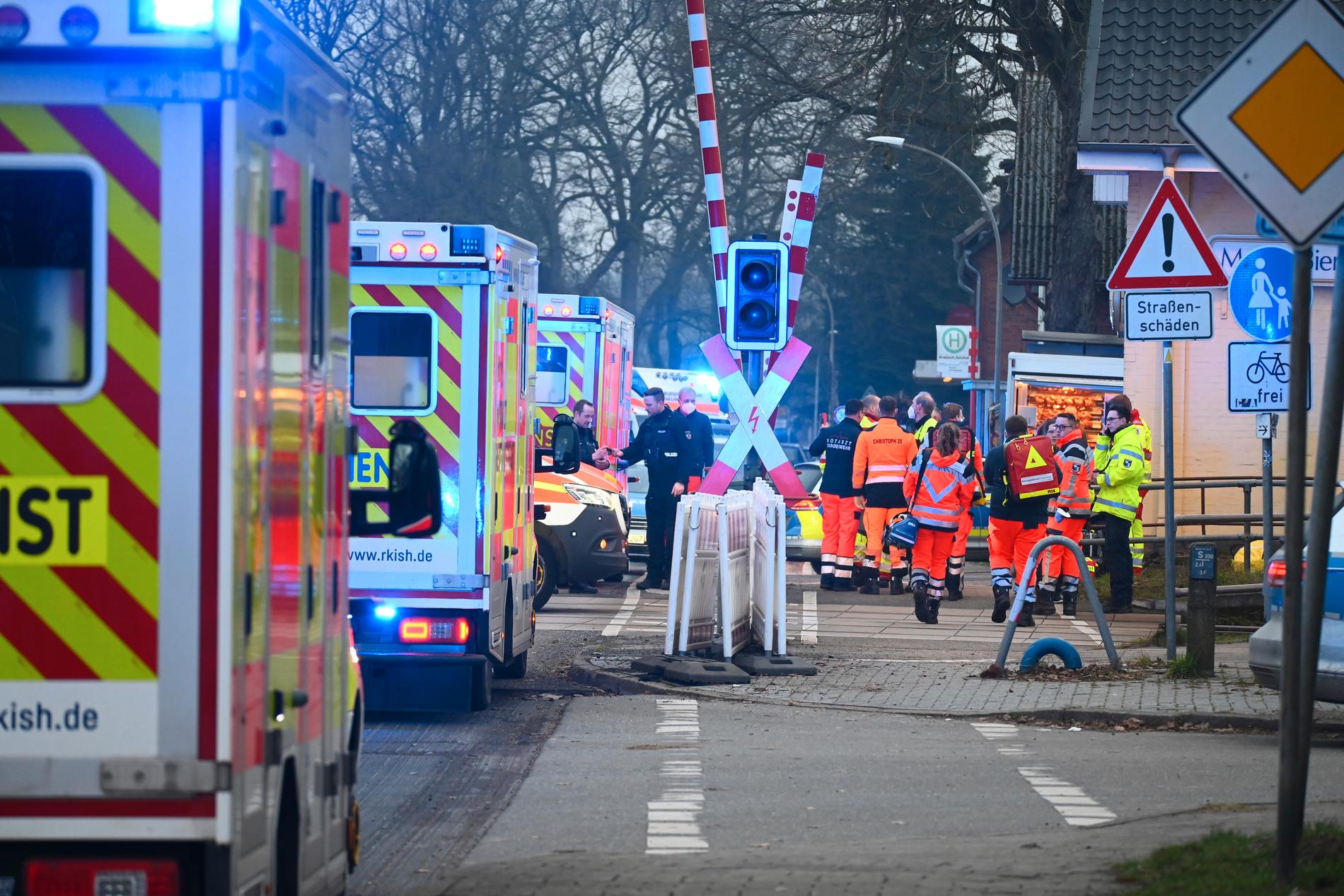 Två uppges ha dött i attacken i tyska staden Brokstedt.