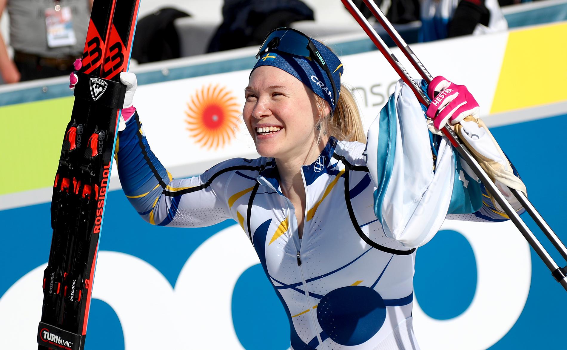 Jonna Sundling firar VM-guldet den 25 februari.