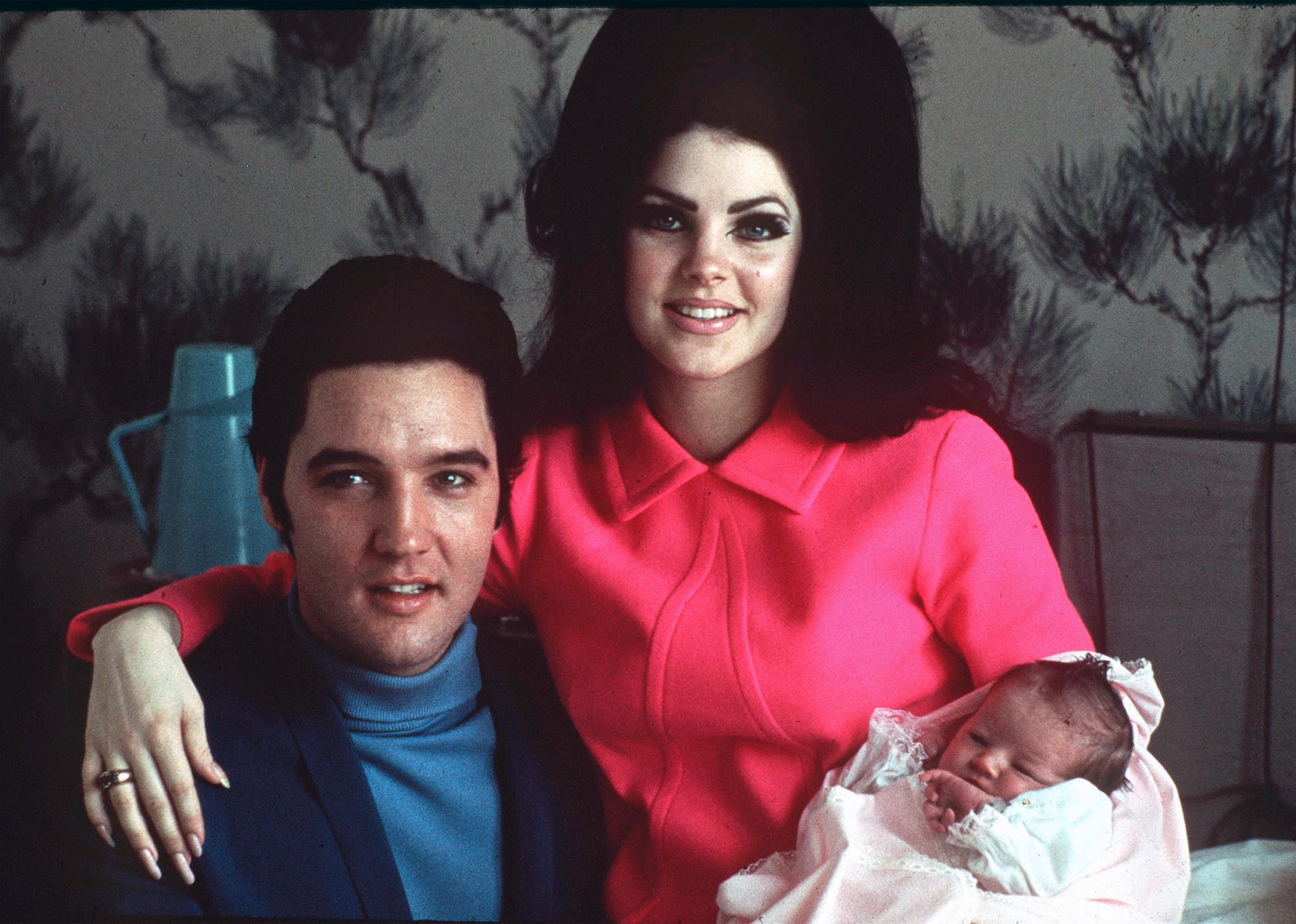 Elvis Presley med sin fru Priscilla och dotter Lisa Marie 1968.