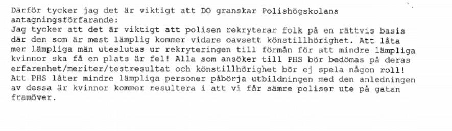 Polismannen som misstänks för delaktighet i den utpekade massagebordellen anmälde Polishögskolan för diskriminering av män. 