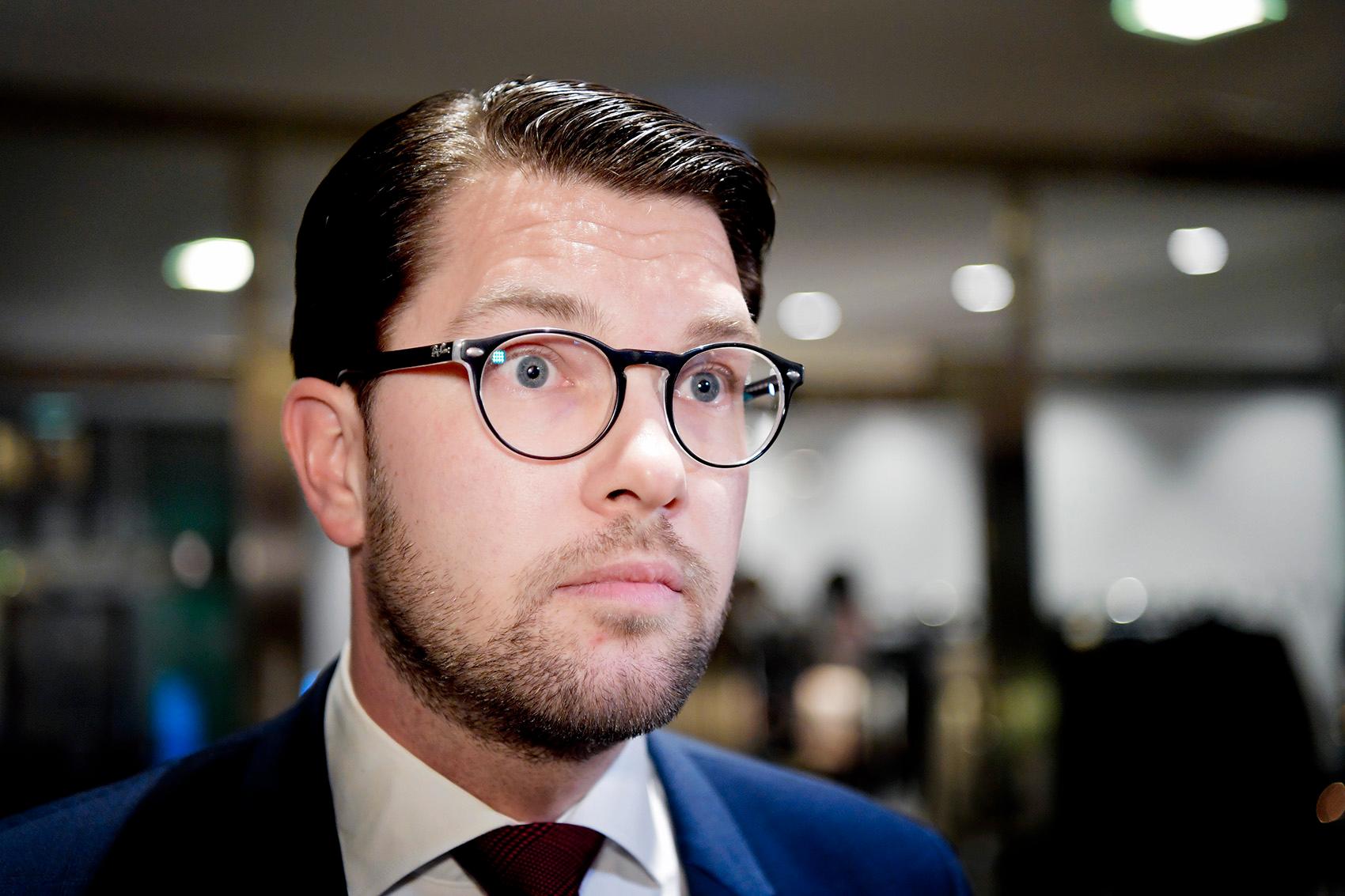 Sverigedemokraternas partiledare Jimmie Åkesson ställer krav på Anna Kinberg Batra