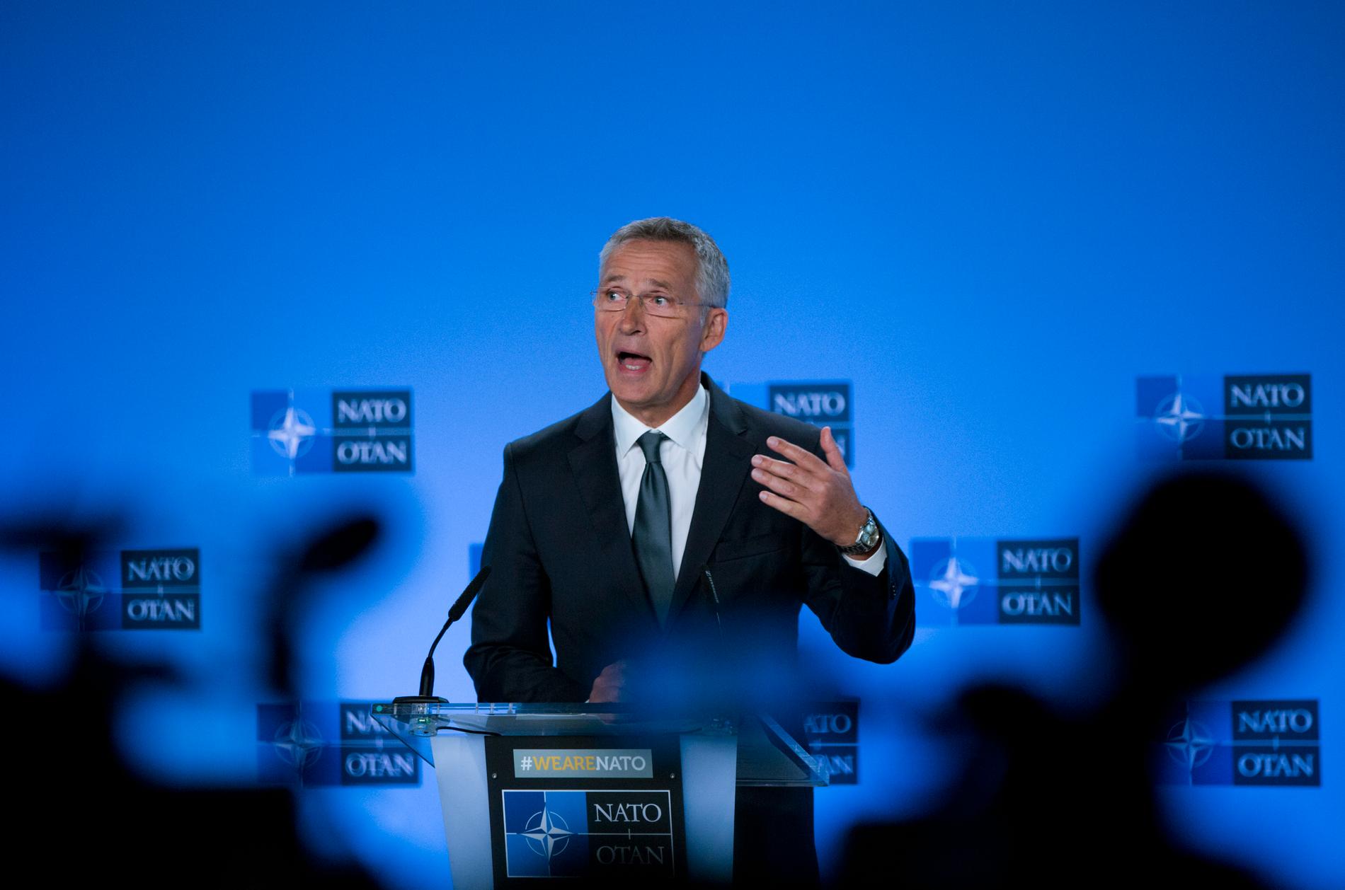 Natos generalsekreterare Jens Stoltenberg vid en presskonferens i Bryssel om INF-avtalet.