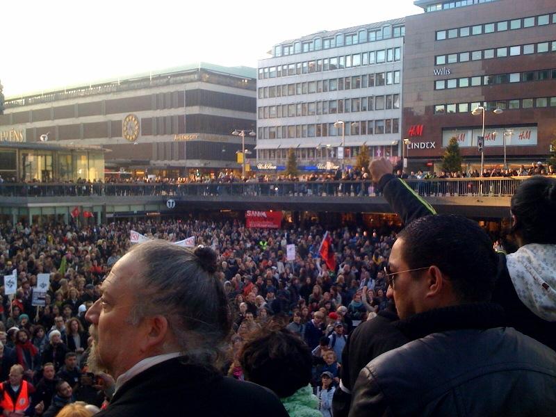 Tusentals människor samlades på Sergels torg i Stockholm för att protestera mot rasism.
