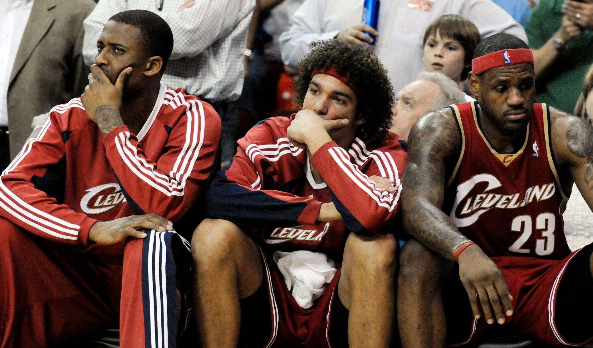 Lorenzen Wright, till vänster, i Cleveland tillsammans med Anderson Varejao och LeBron James. Bilden är från 2009.